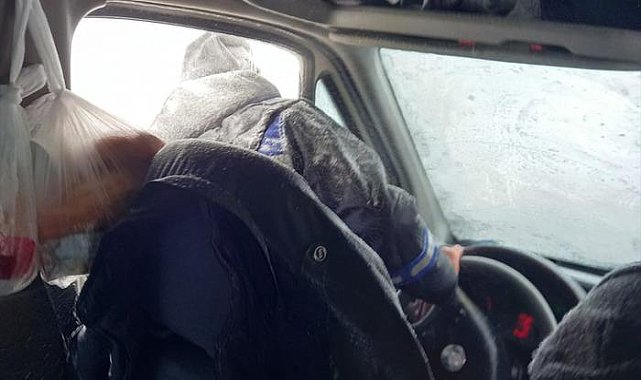 Şarampole düşen minibüste mahsur kalan 12 maden işçisi kurtarıldı