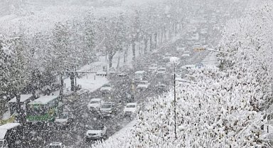 Tarihi kar yağışı can aldı! 2 kişi hayatını kaybetti