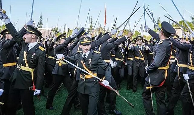 Teğmenlerin kılıçlı yemini.. MSB kaynakları: Disipline sevk karar değil, süreç devam ediyor