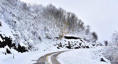 Tekkeköy’de kar yağışı, kartpostallık güzellikler oluşturdu