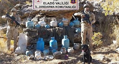 Terör örgütüne ait 2 sığınak imha edildi