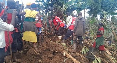 Toprak kayması felaketinde 15 kişi öldü! 113 kişi kayboldu