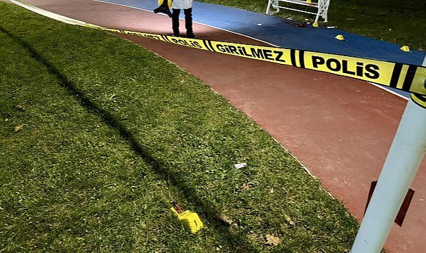 'Yan baktın' tartışmasında kan aktı