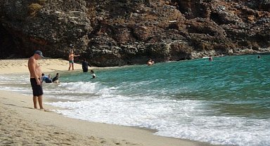 Yazı özleyenleri kıskandıran görüntü! Kasım'da deniz keyfi yaptılar