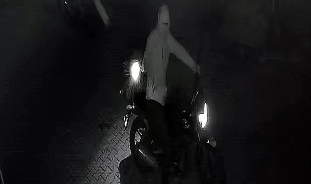 Adana'da haraç vermeyen esnafı tehdit edip iş yerini kurşunladı!