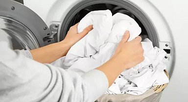 Beyaz çamaşırları bembeyaz yapacak mucizevi yöntem meğer buymuş!