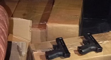 Bir araçta 150 suikast silahı ele geçirildi