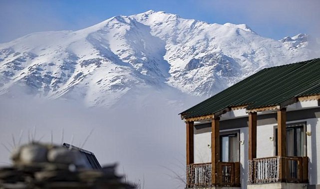 Bir kent adeta beyaza büründü! Hayran bırakan kar manzaraları