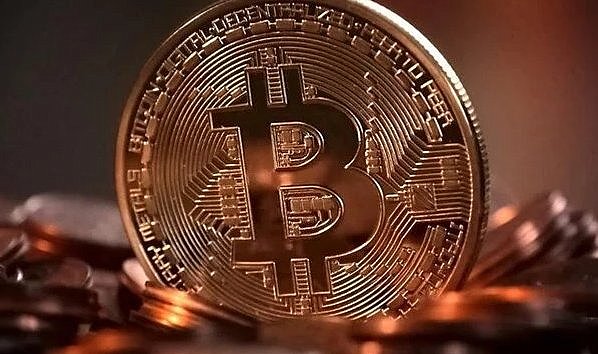Bitcoin tarihinde yeni rekor: 100 bin doları aştı