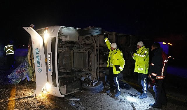 Cenazeye giden midibüs devrildi! 1 ölü, 23 yaralı