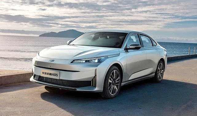 Çinli otomobil devinden müjde! 350 bin TL'lik Sedan Türkiye'ye geliyor mu?