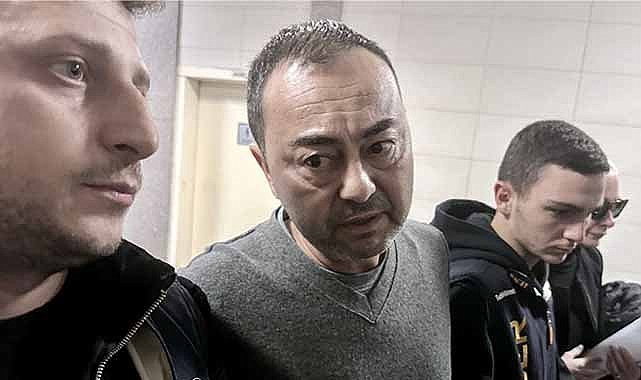 Ev hapsi kaldırılan Serdar Ortaç soluğu sahnede aldı