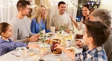 Evde yılbaşı akşamı sofra kurmanın maliyeti ne kadar? 4 kişilik bir aile ne kadar harcaması lazım?