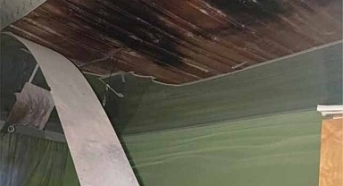 Eve düşen yıldırım ortalığı savaş alanına çevirdi