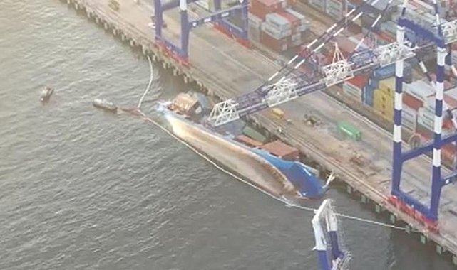 Gemi yan yattı! Personel tahliye edildi