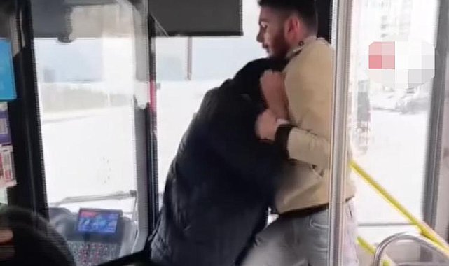 İETT otobüsünde kavga! Şoför tekmeyle araçtan indirdi, yolcu tehditler savurdu