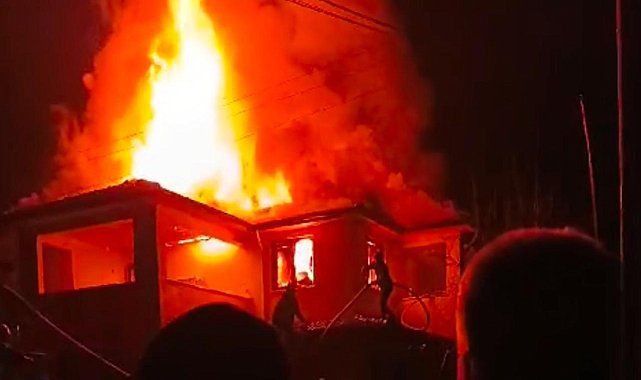 İki katlı ev alev topuna döndü!