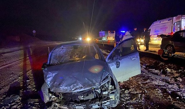 İki otomobil çarpıştı! 1 kişi öldü! 6 kişi yaralandı