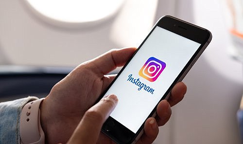 Instagram'dan 2024'e özel yenilik: Paylaşımlarınızı tek hikayede birleştirin!