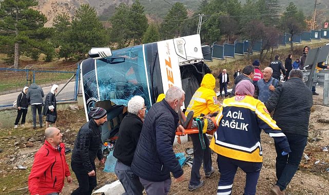 Isparta Eğirdir'de yolcu otobüsü devrildi! 1 can kaybı, 18 yaralı