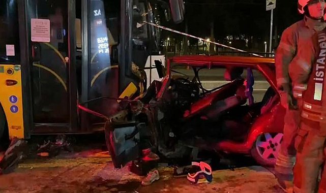 İstanbul'da otomobil İETT otobüsüyle çarpıştı: 2 ölü