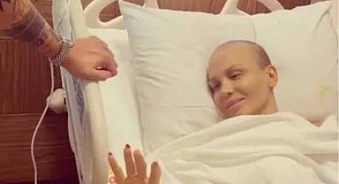 Kanserle mücadele eden şarkıcı Şimal dua istedi