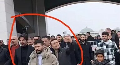 Mahsun Kırmızıgül'ün annesinin cenazesinde selfie çılgınlığı pes dedirtti