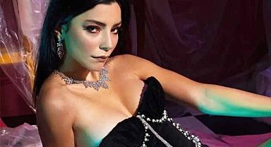 Merve Boluğur, deri elbiseli paylaşımıyla olay oldu