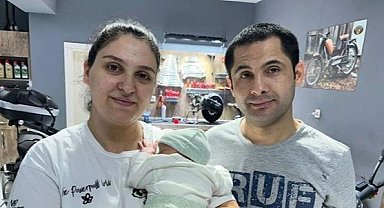 Motosiklet tutkunu çift bebeklerine ‘Honda’ ismini verdi!