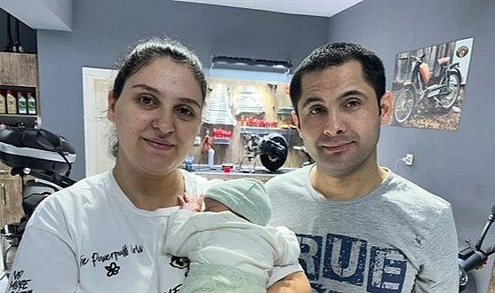 Motosiklet tutkunu çift bebeklerine ‘Honda’ ismini verdi!