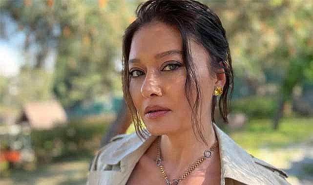 Nurgül Yeşilçay'dan başörtülü paylaşım