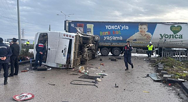 Öğrenci servisiyle TIR çarpıştı! 8 öğrenci ağır yaralı
