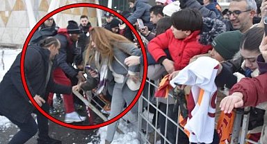 Osimhen sakatlanmaktan son anda kurtuldu!