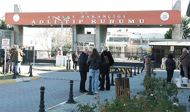 Otoparkta tartıştıkları kişinin önünü kesip silahla ateş açtılar: 1 ölü