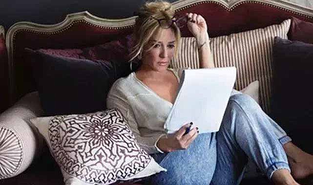 Saba Tümer yılbaşı ritüellerini kırmızı don giymeyi bırakarak değiştirdi