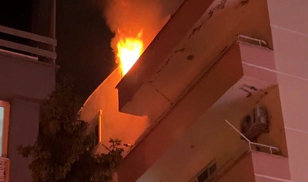 Samsun Atakum'da çatı katında çıkan yangın korkuttu