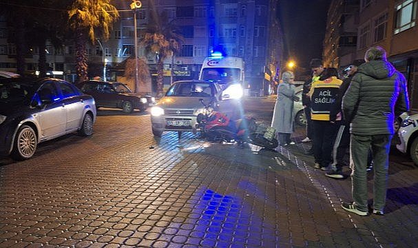 Samsun Bafra'da motosiklet ile otomobil çarpıştı! 2 kişi yaralandı