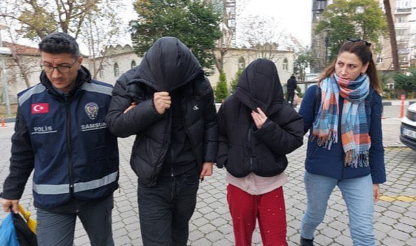Samsun'da alışveriş merkezinde hırsızlık yaparken yakalandılar