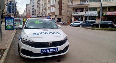 Samsun'da çocuğunu hastaneye götürürken araba çarptı!