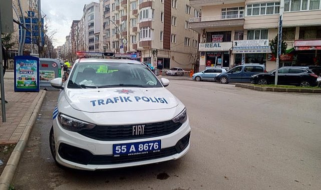 Samsun'da çocuğunu hastaneye götürürken araba çarptı!