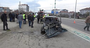Samsun'da kazada Tofaş hurdaya döndü