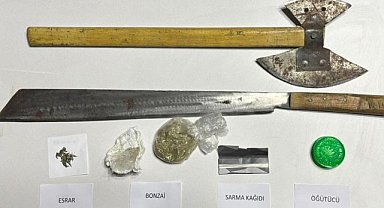 Samsun’da zehir baskınında pala ve balta ele geçirildi