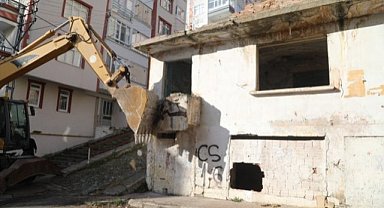 Samsun İlkadım'da metruk binalar yıkılıyor