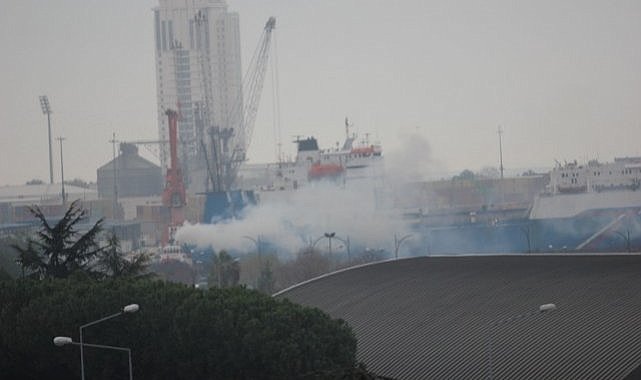 Samsun Limanı'nda yükselen yoğun duman paniğe yol açtı