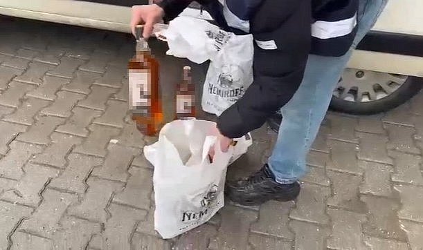 Samsun’un İlkadım'da araçta kaçak sigara ve içki bulundu
