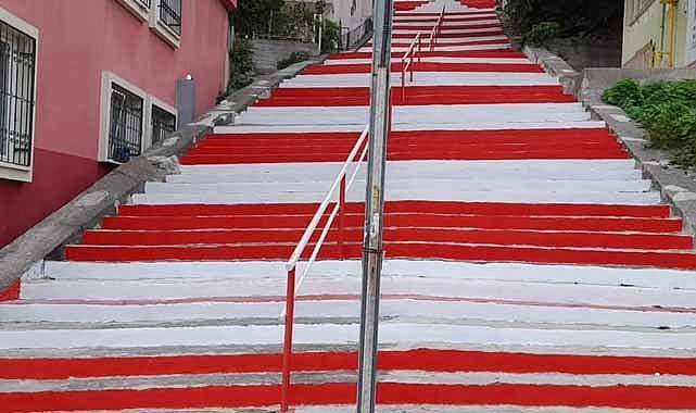 Samsun'un İlkadım ilçesi kırmızı beyaza büründü