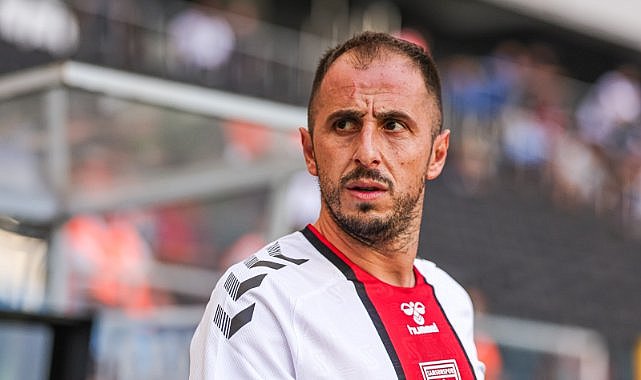 Samsunspor'da Zeki Yavru 2024 yılının en iyi sağ beki anketinde aday oldu