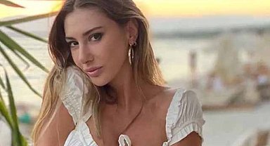 Şeyma Subaşı'ndan yatakta üstsüz poz