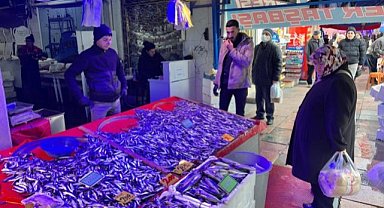 Soğuk havaların etkisiyle balığa talep arttı