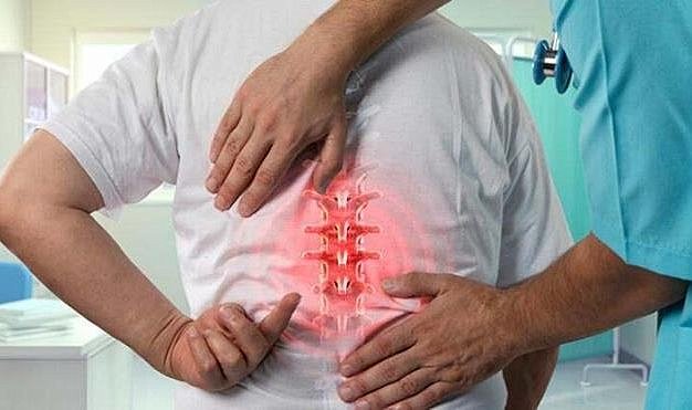 Sürekli bel ağrısı yaşayanlar dikkat! Bu rahatsızlık hem hastayı hem hekimi yanıltıyor